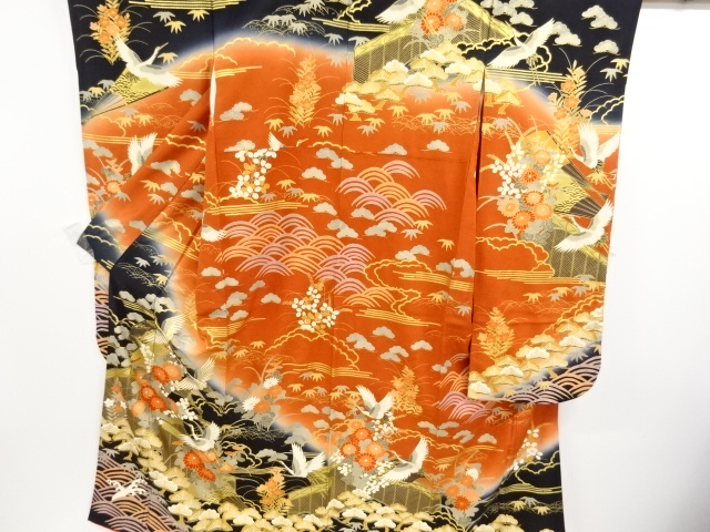 リサイクル　金彩菊・松に鶴模様刺繍振袖